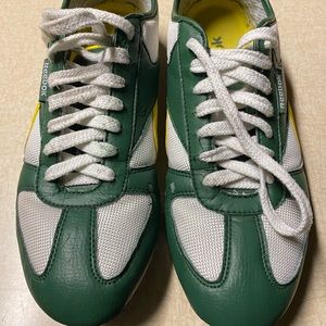 Vintage Reebok tennis shoes